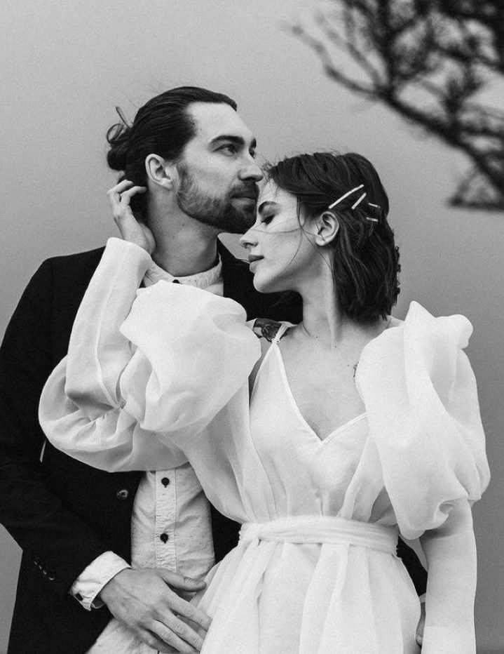 Posa di base per un servizio fotografico di coppia