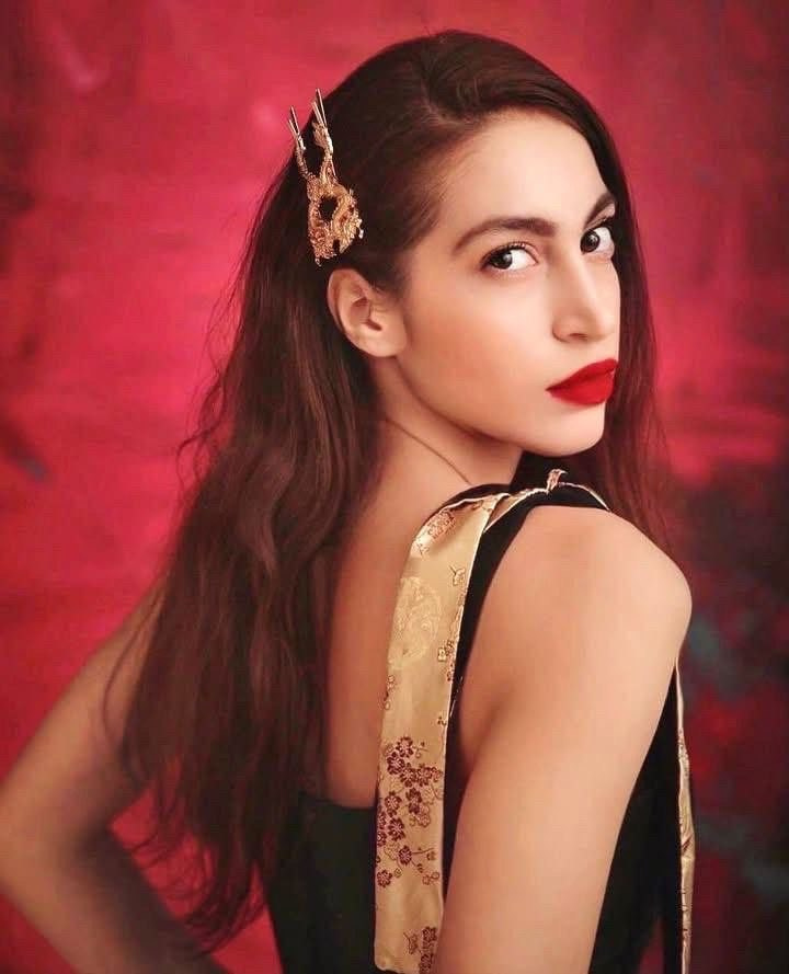 Ellen. BIG Model Agency. “Dare to Be Famous”