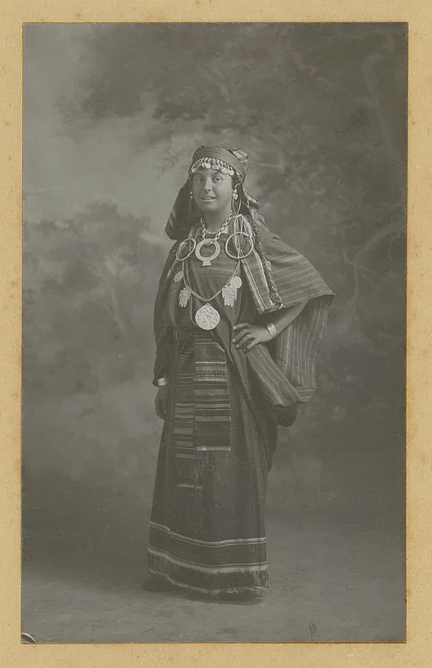 Nationalcostume. Современнные и актикварные украшения в Барселоне, Москве и Санкт-Петербурге