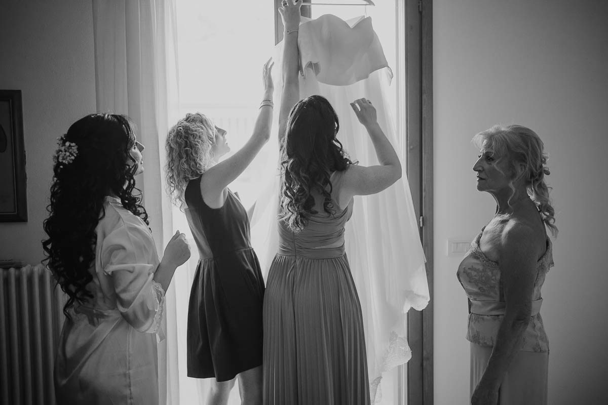 Miryam y Andrea. El Velo Blanco | Fotógrafos de Bodas en Barcelona y España