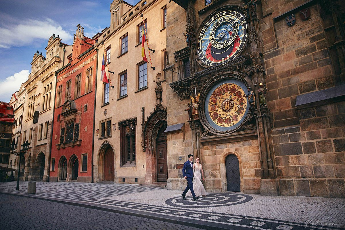 American couple at Old Town Square Astronomical Clock, morning