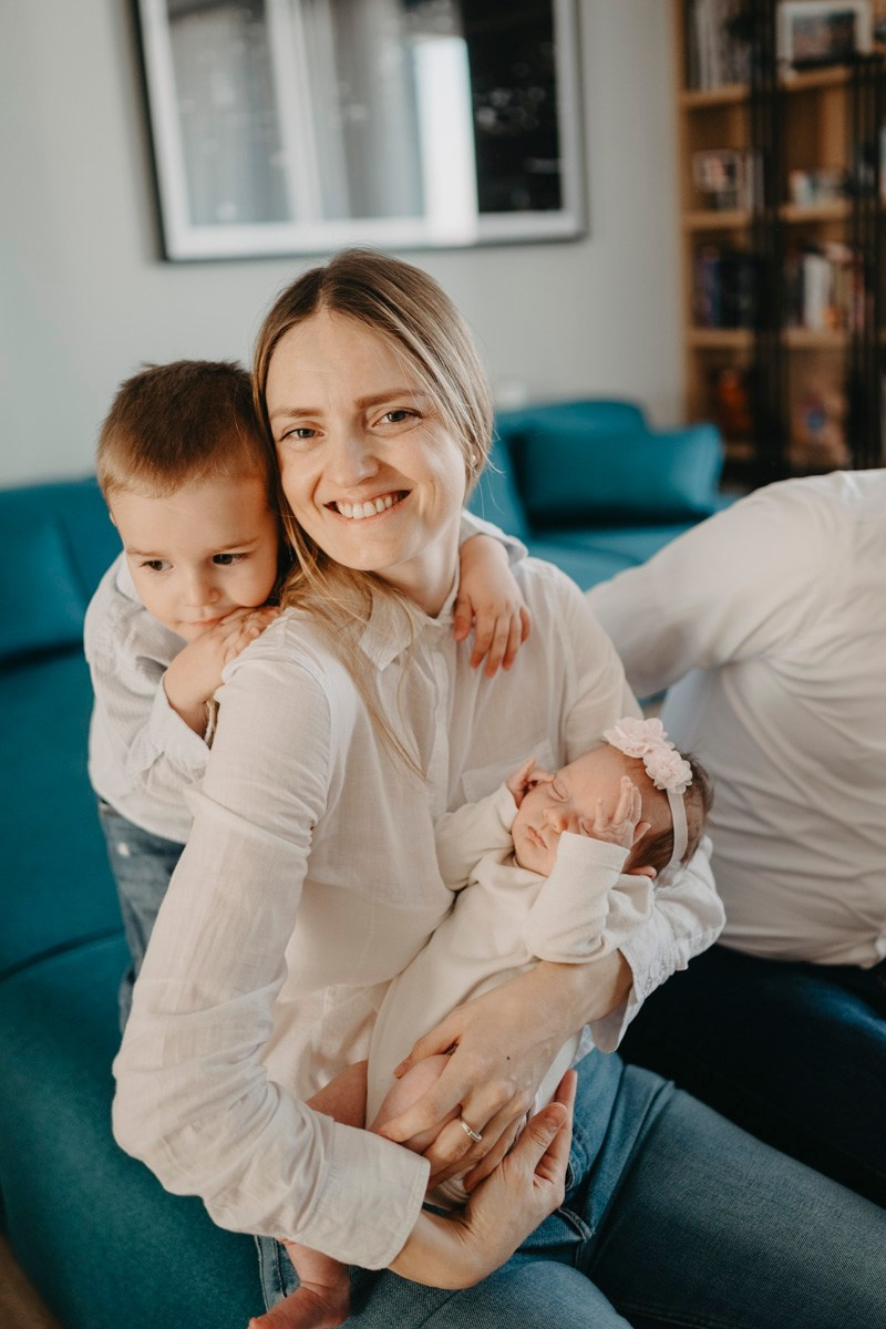 Fotografisanje bebe kod kuce — Milana, Milos, Marko i Mila. Deciji i porodicni fotograf u Beogradu Oksana Skendzic