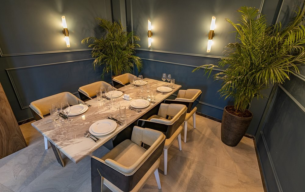 Senate Restaurant & Lounge. Главная