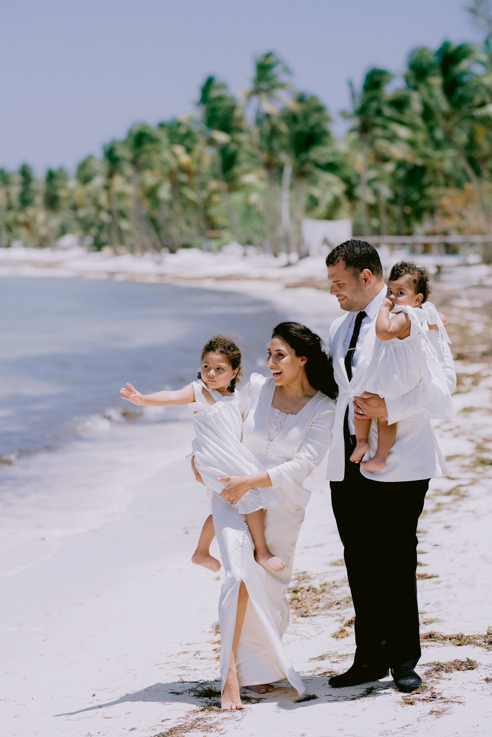 Свадебная церемония для двоих на частном пляже