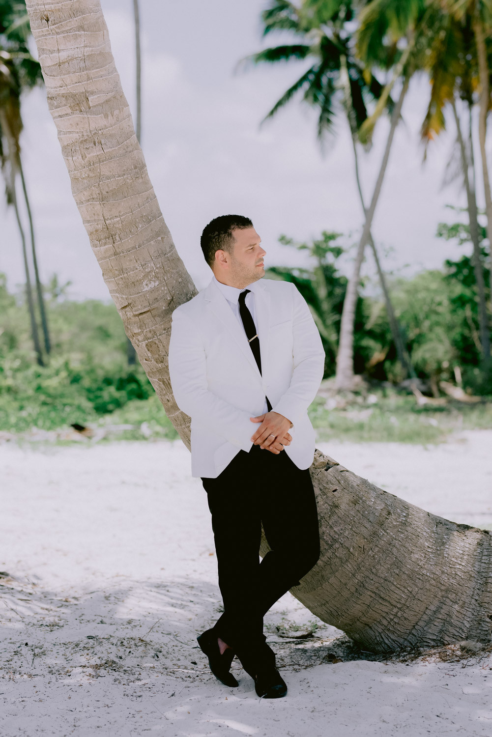 Свадебная церемония для двоих на частном пляже