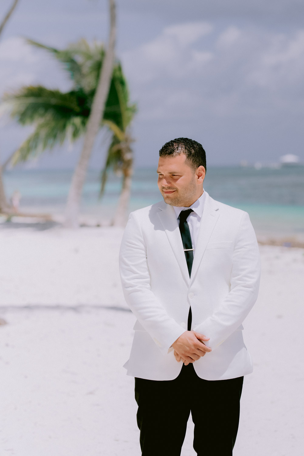 Свадебная церемония для двоих на частном пляже