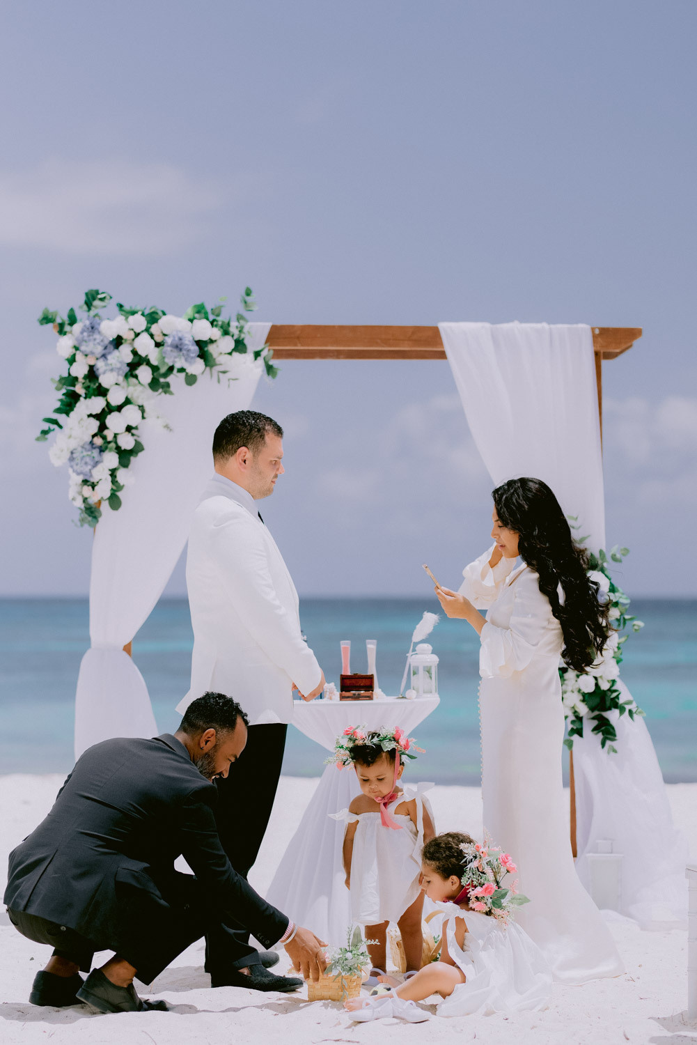 Свадебная церемония для двоих на частном пляже