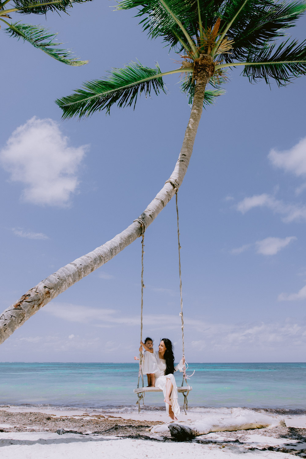 Свадебная церемония для двоих на частном пляже