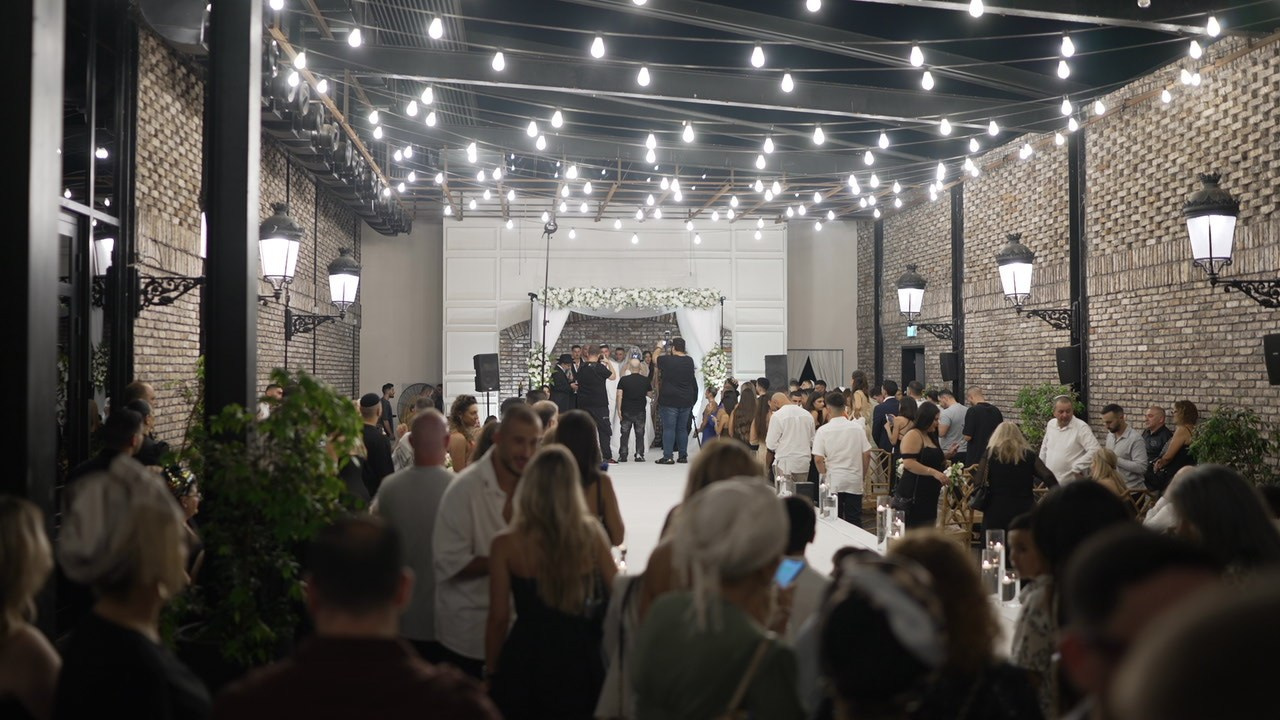 VIA / BASICO. Wedding and events photographers Studio Shalom