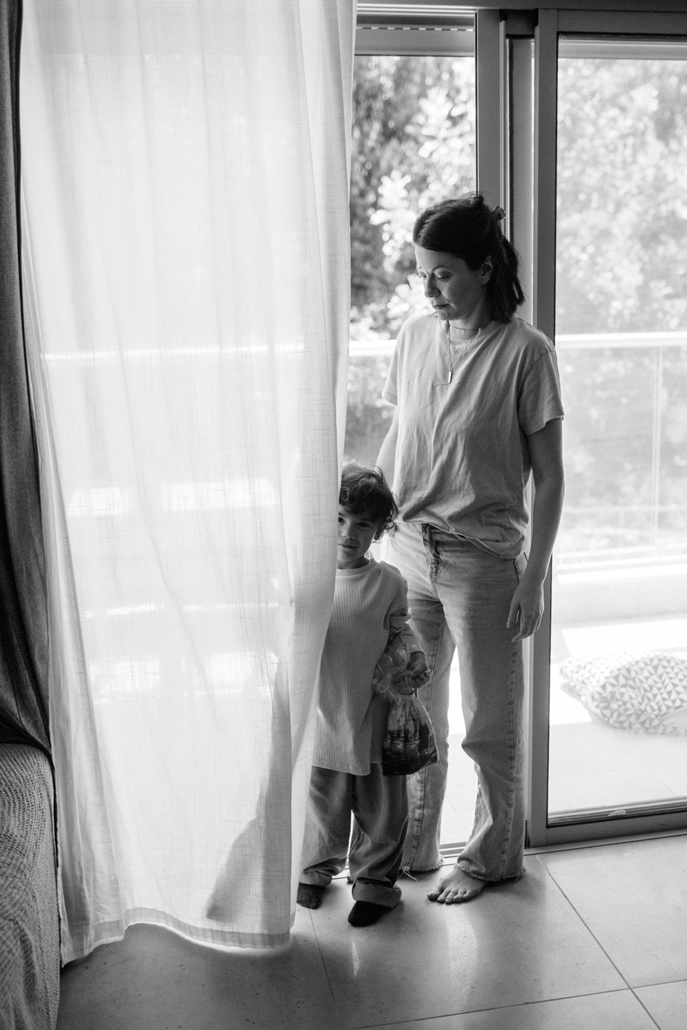 Mom&daughter at home. Family photographer in Israel