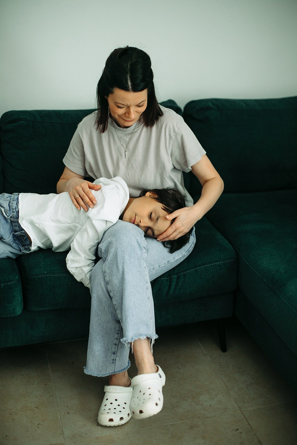 Mom&daughter at home. Family photographer in Israel