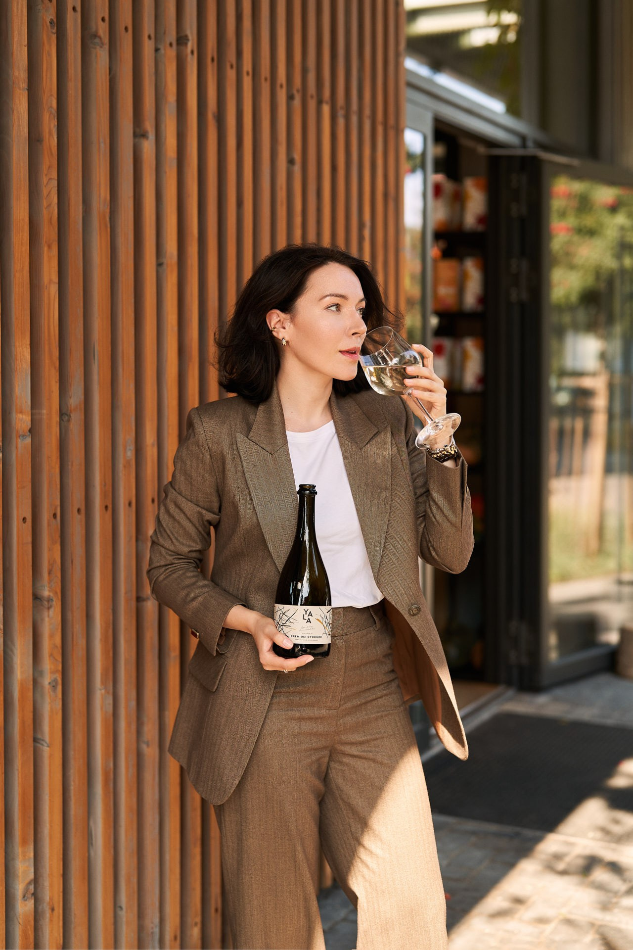 YALA — PREMIUM. Boutique 3D product pack-shot Studio