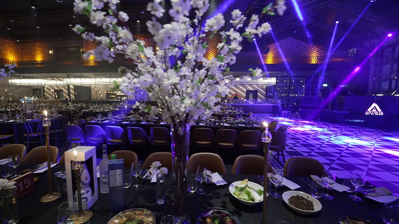 VIA / BASICO. Wedding and events photographers Studio Shalom