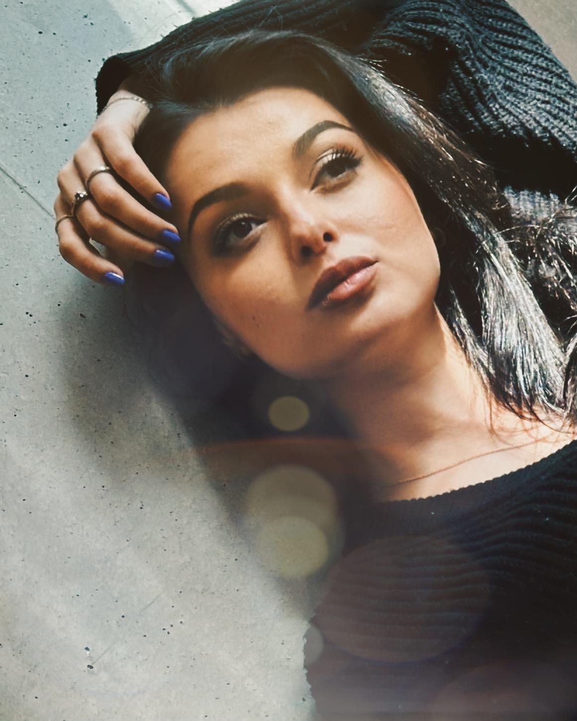 Fatima & Bookish Dreams. Yana Bobrova | Artistic Photography