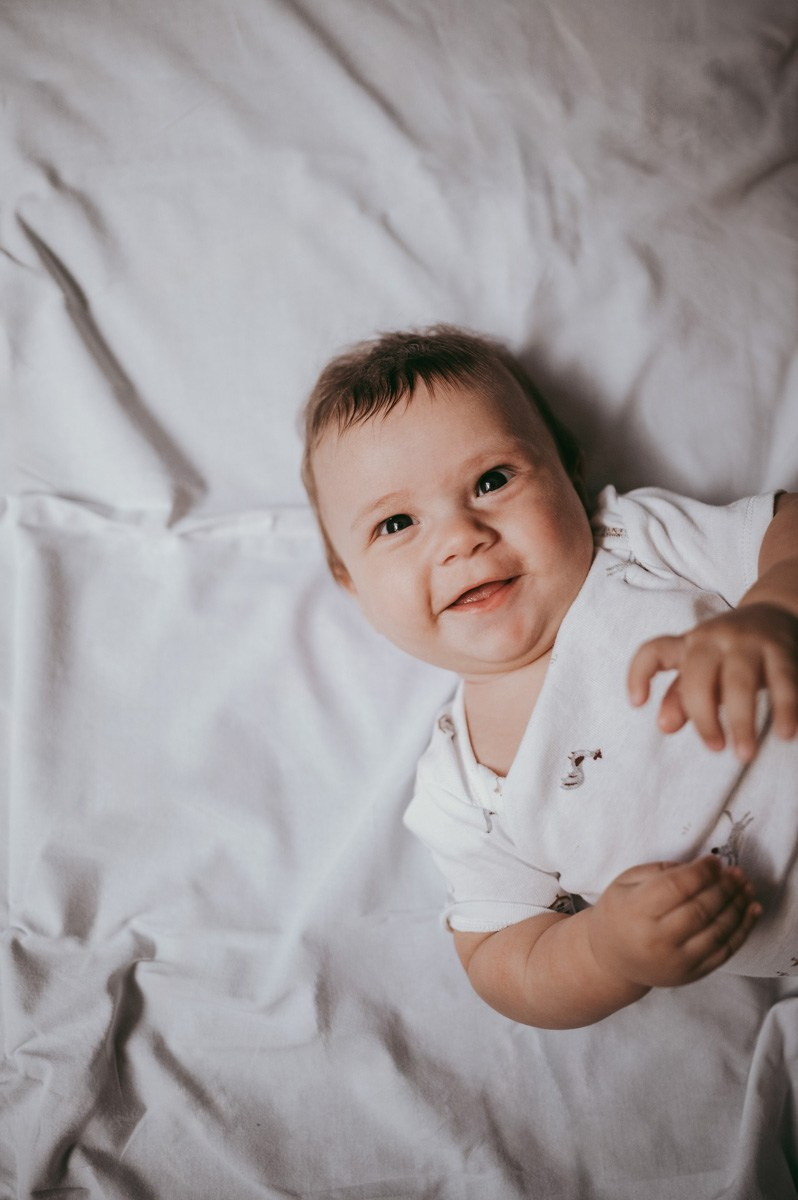 fotografisanje beba kod kuce, porodicno fotografisanje, fotografisanje dece, mama i beba, prve dane sa bebom, kozmetika za bebe, poklon za decu, soba za bebu, decija garderoba, majcinstvo, nega novorodjenceta, priprema za porodjaj, nega beba, dojenje