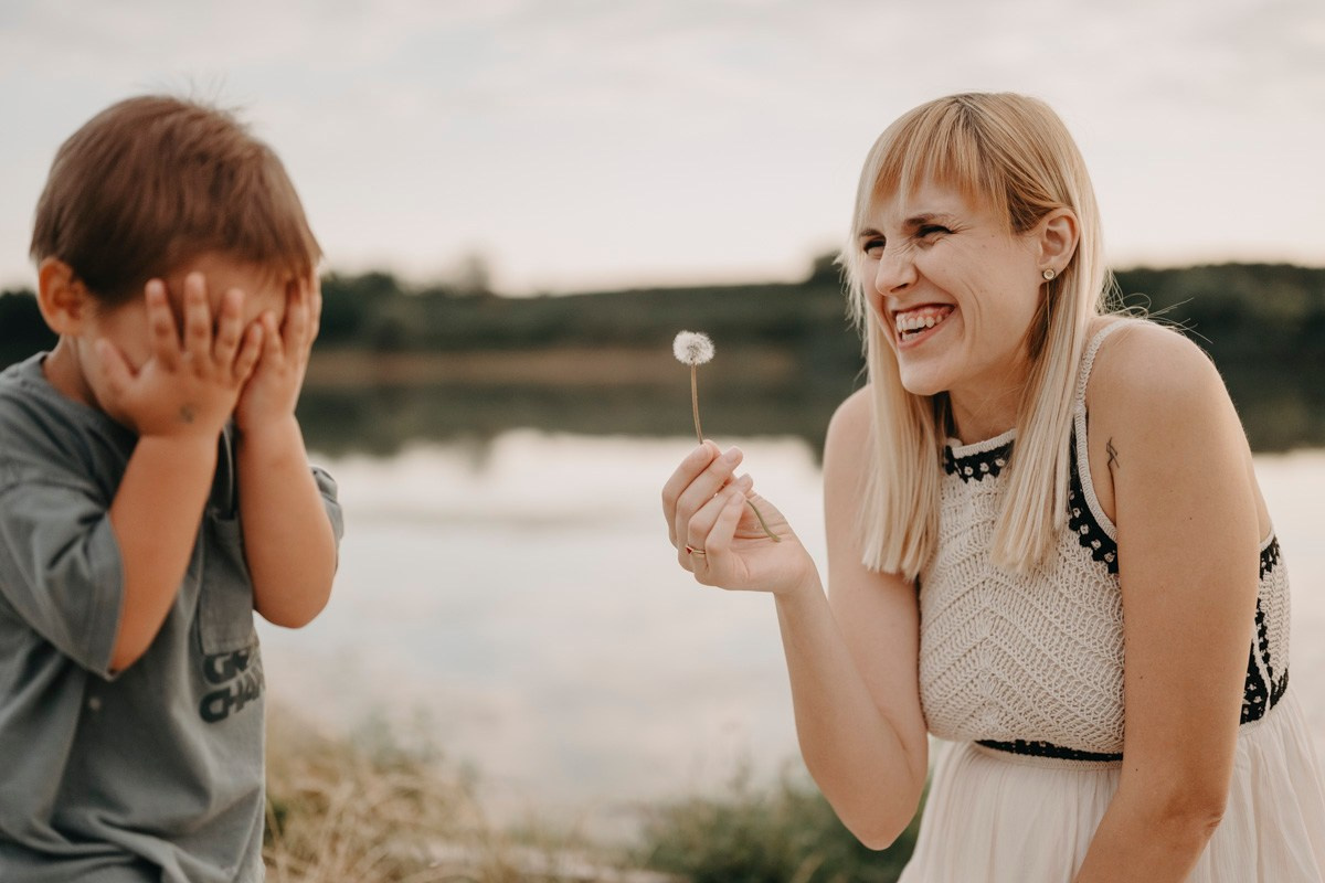 Dijana, Relja i Teo / porodicno fotografisanje napolju. Deciji i porodicni fotograf u Beogradu Oksana Skendzic