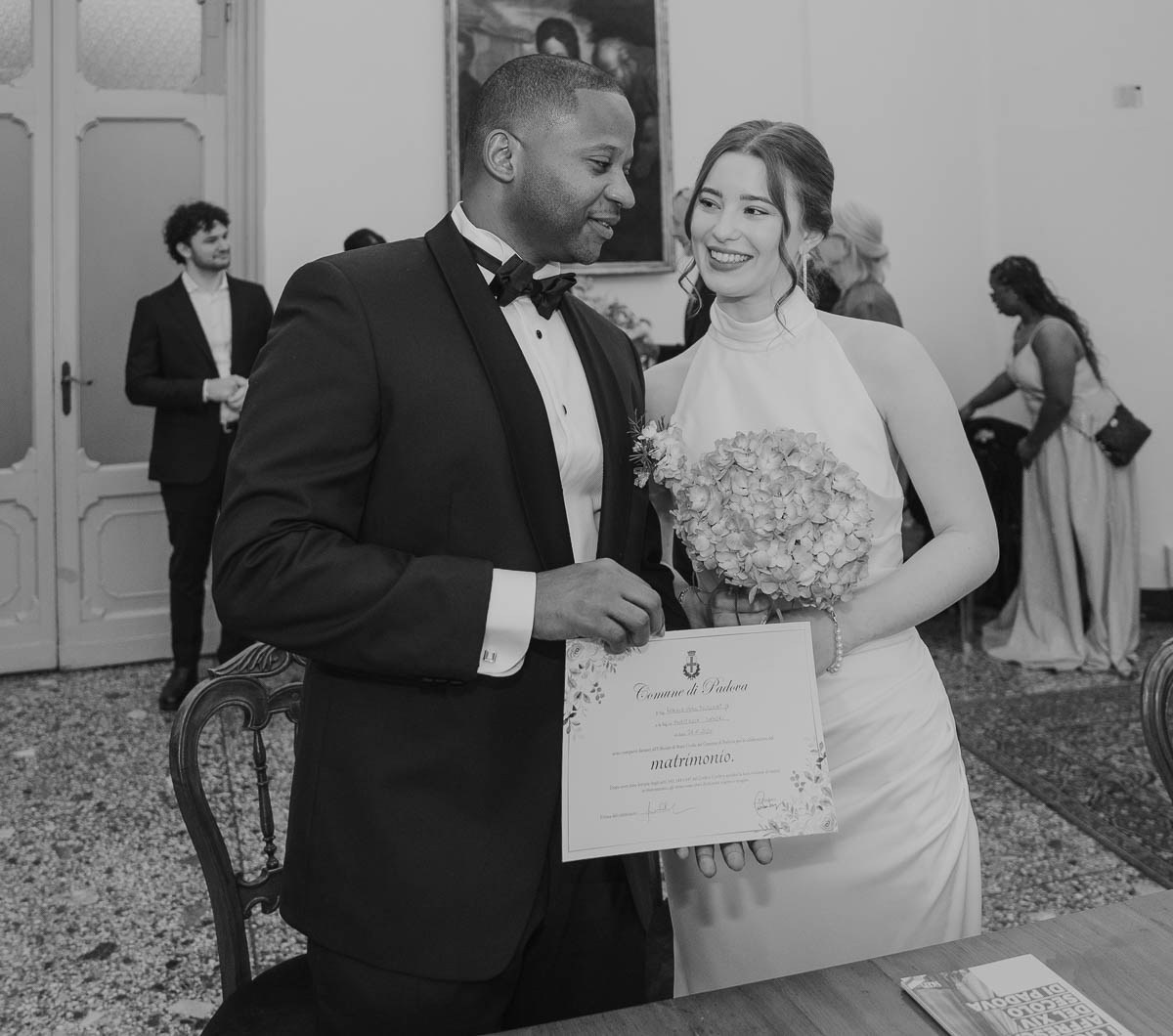 Anastasia e Ronald matrimonio presso il Caffé Pedrocchi Italia. Lorenzo Mazzega Wedding | Fotografo Matrimonio Milano | Reportage