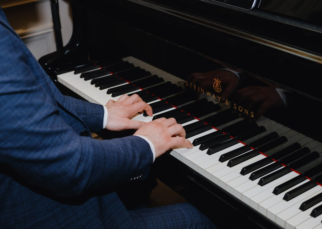 Pianist performing during an elegant private dinner in Paris