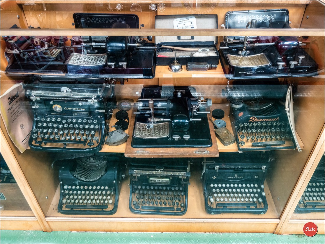 Удивительное место - частный музей старинного хлама - Fahrzeugmuseum. Photographe à Strasbourg | Portraits, Studio, Enfants, Événements