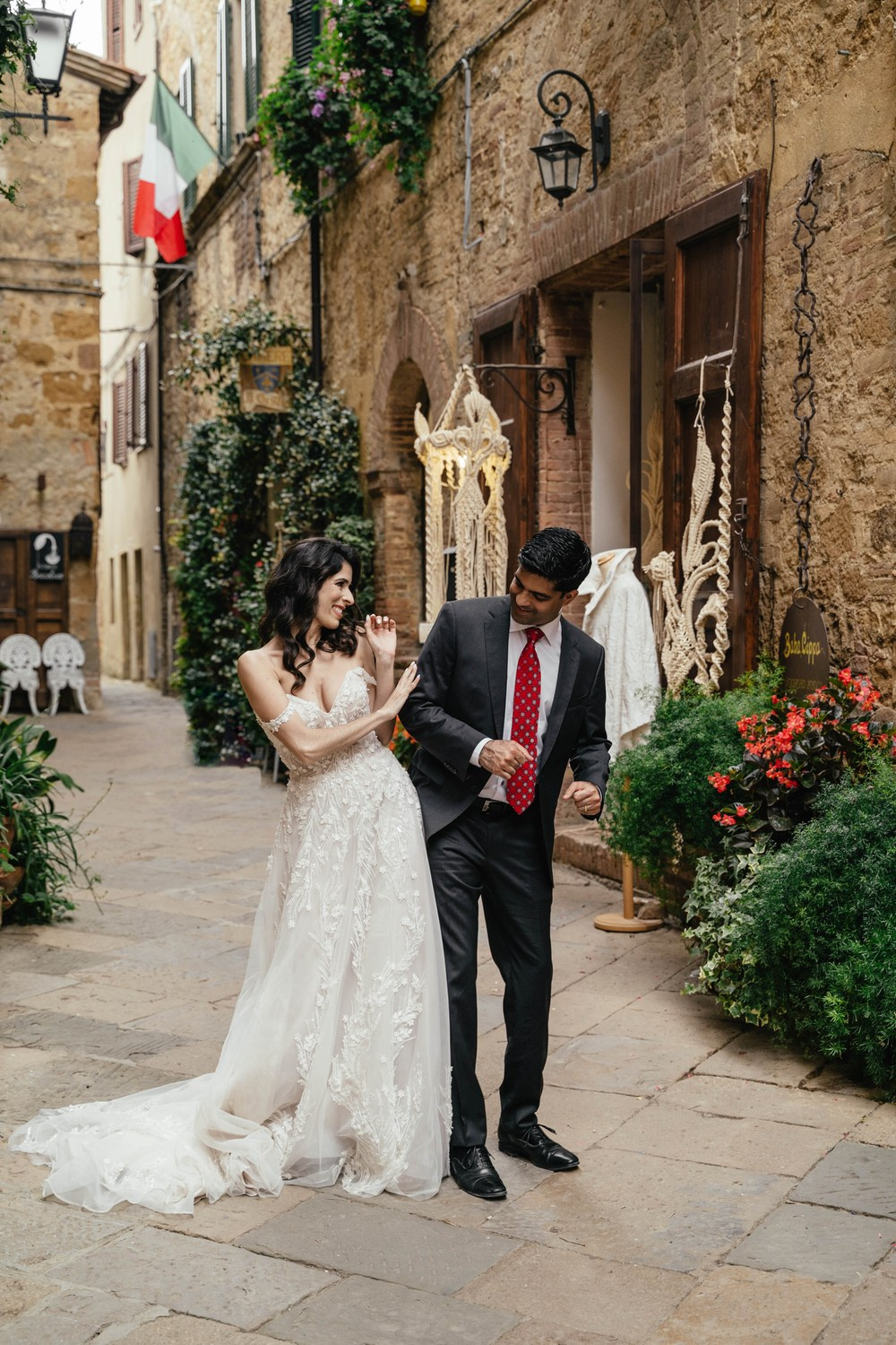 Wedding photoshoot in Pienza. Photographer in Italy Natalie Bero