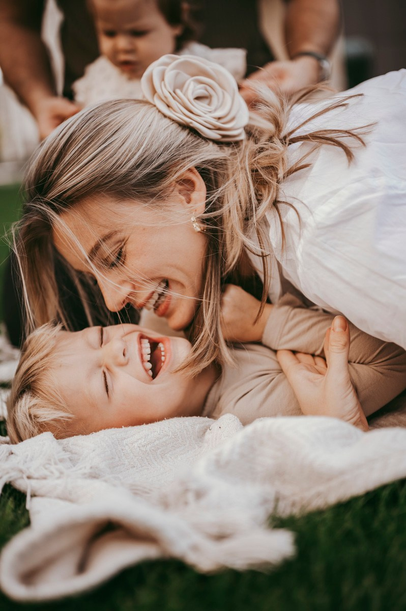 Kristina, Martin, Petra i Novak / porodicno fotografisanje napolju. Deciji i porodicni fotograf u Beogradu Oksana Skendzic