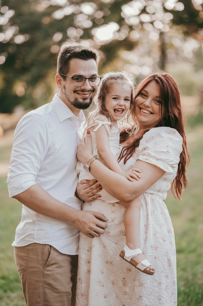 Kristina, Milos i Kalina / porodicno fotografisanje u prirodi. Deciji i porodicni fotograf u Beogradu Oksana Skendzic