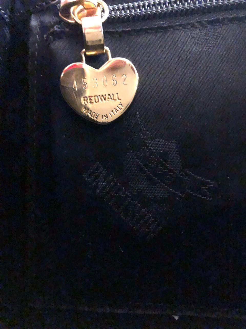 Moschino. Современнные и актикварные украшения в Барселоне, Москве и Санкт-Петербурге