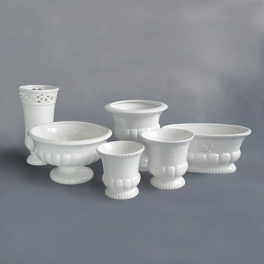 Keramiskas vāzes pienbaltas