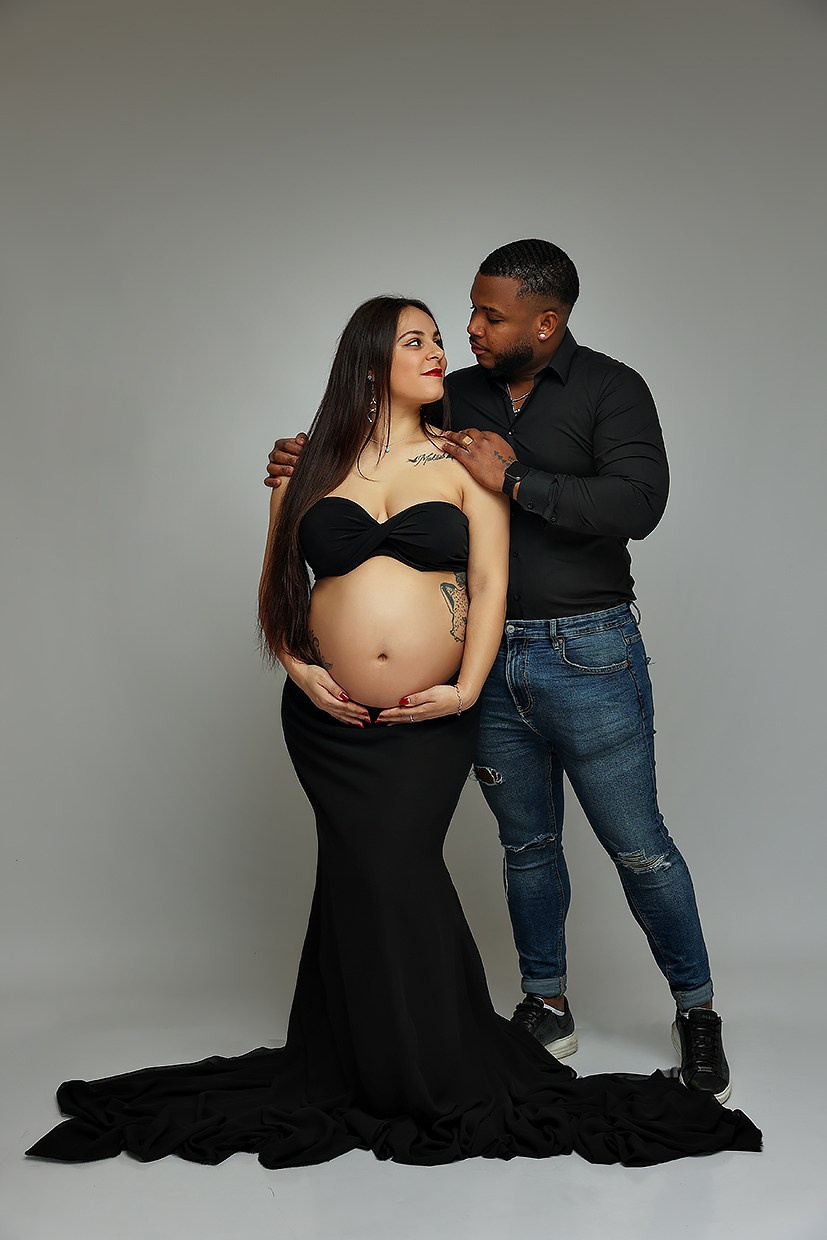 Nueva Sesión Embarazo En Estudio. Fotografía de Eventos, Embarazo y Familiar en Pirineos