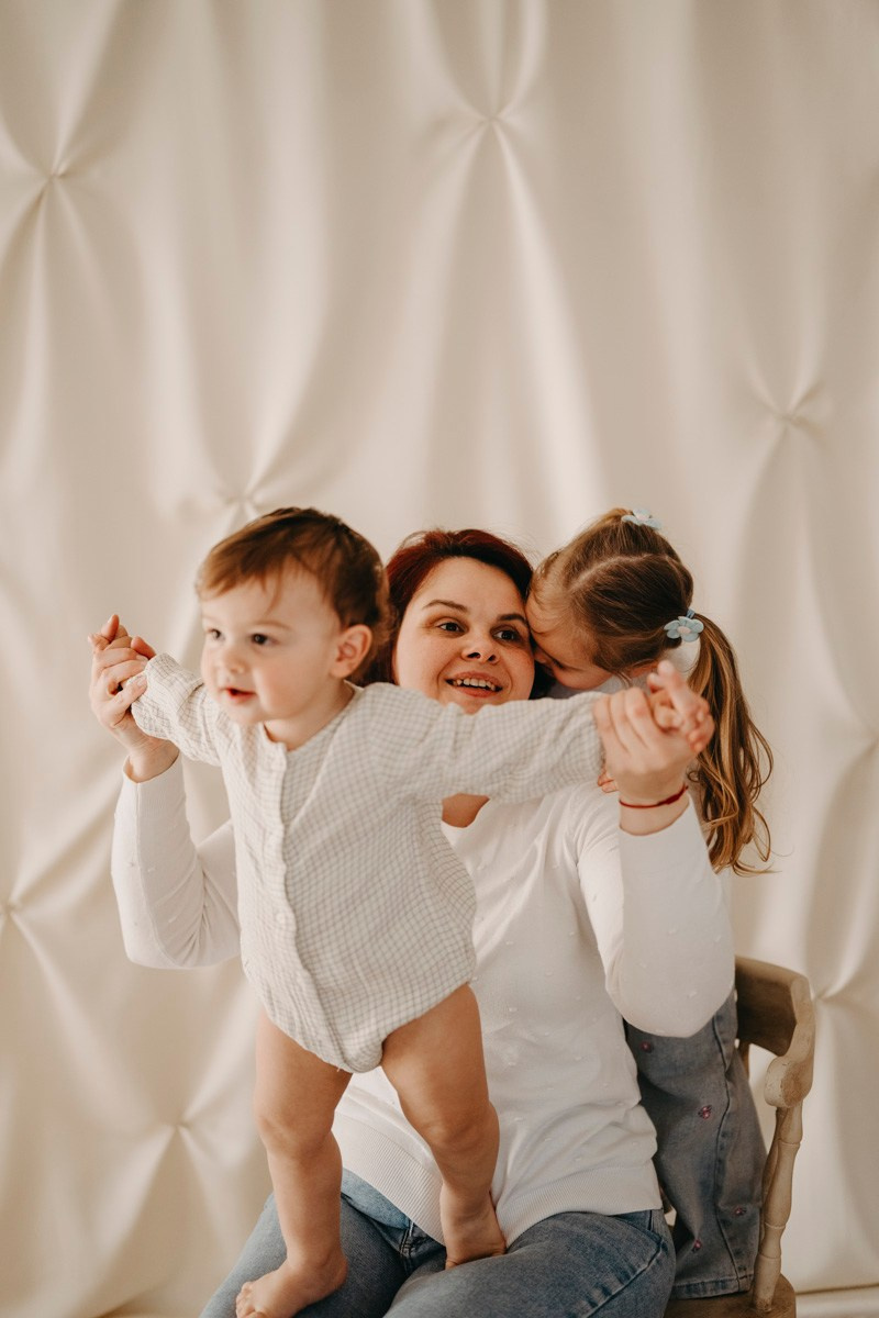 Miljana, Danka i Ilija — fotografisanje MAMINO. Deciji i porodicni fotograf u Beogradu Oksana Skendzic