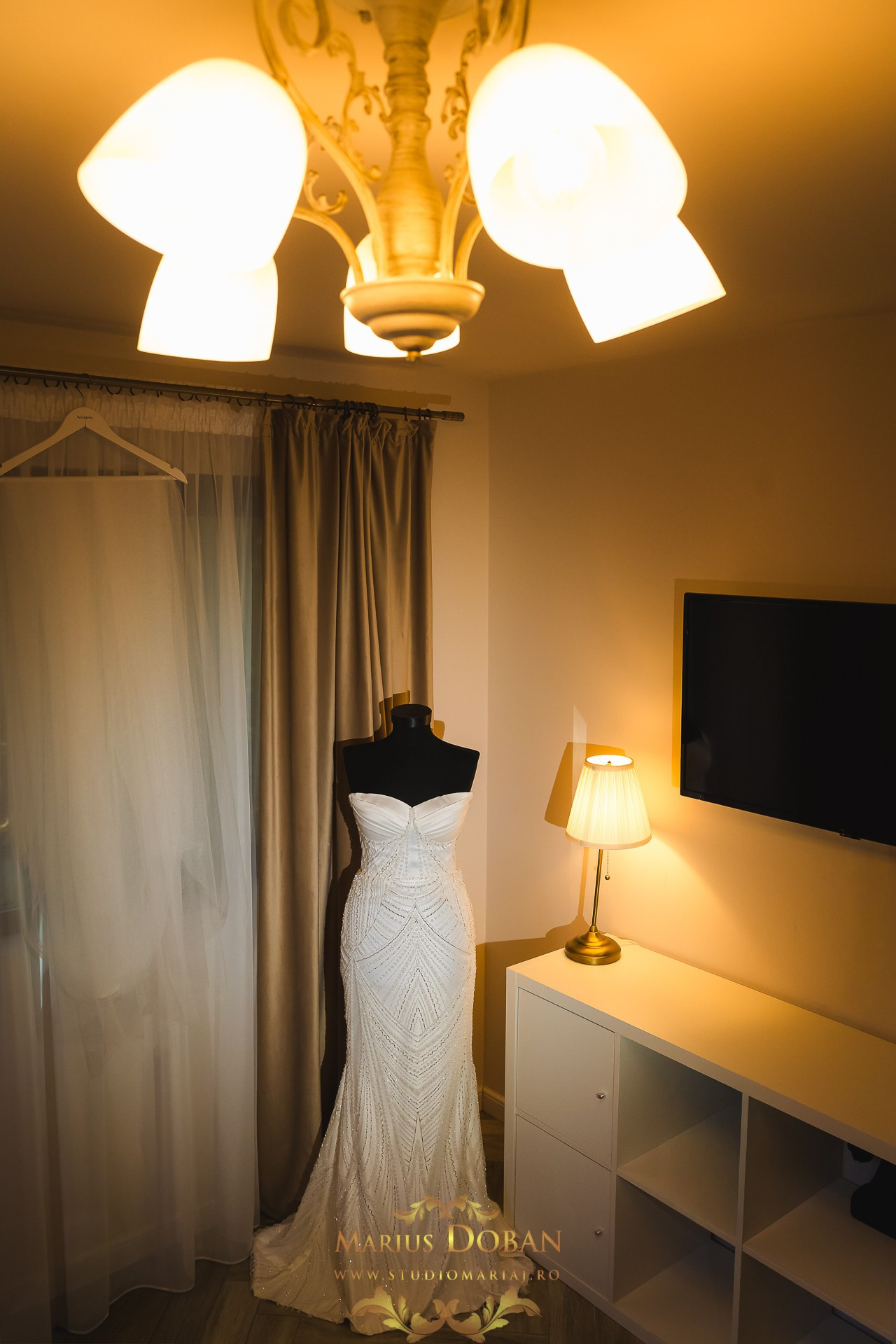 Iulia & Joszeph — preparing & details. Marius Doban