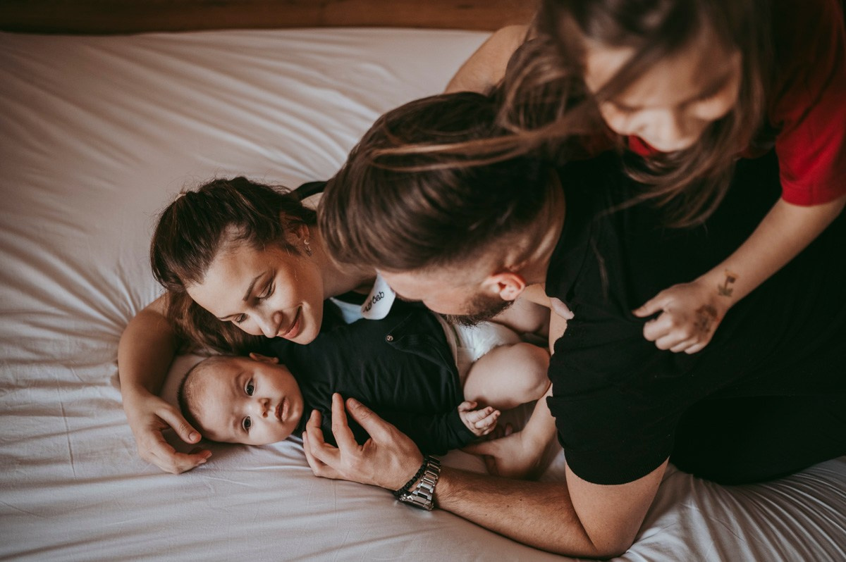 Dobro dosao, Jakove / porodicno fotografisanje kod kuce. Deciji i porodicni fotograf u Beogradu Oksana Skendzic