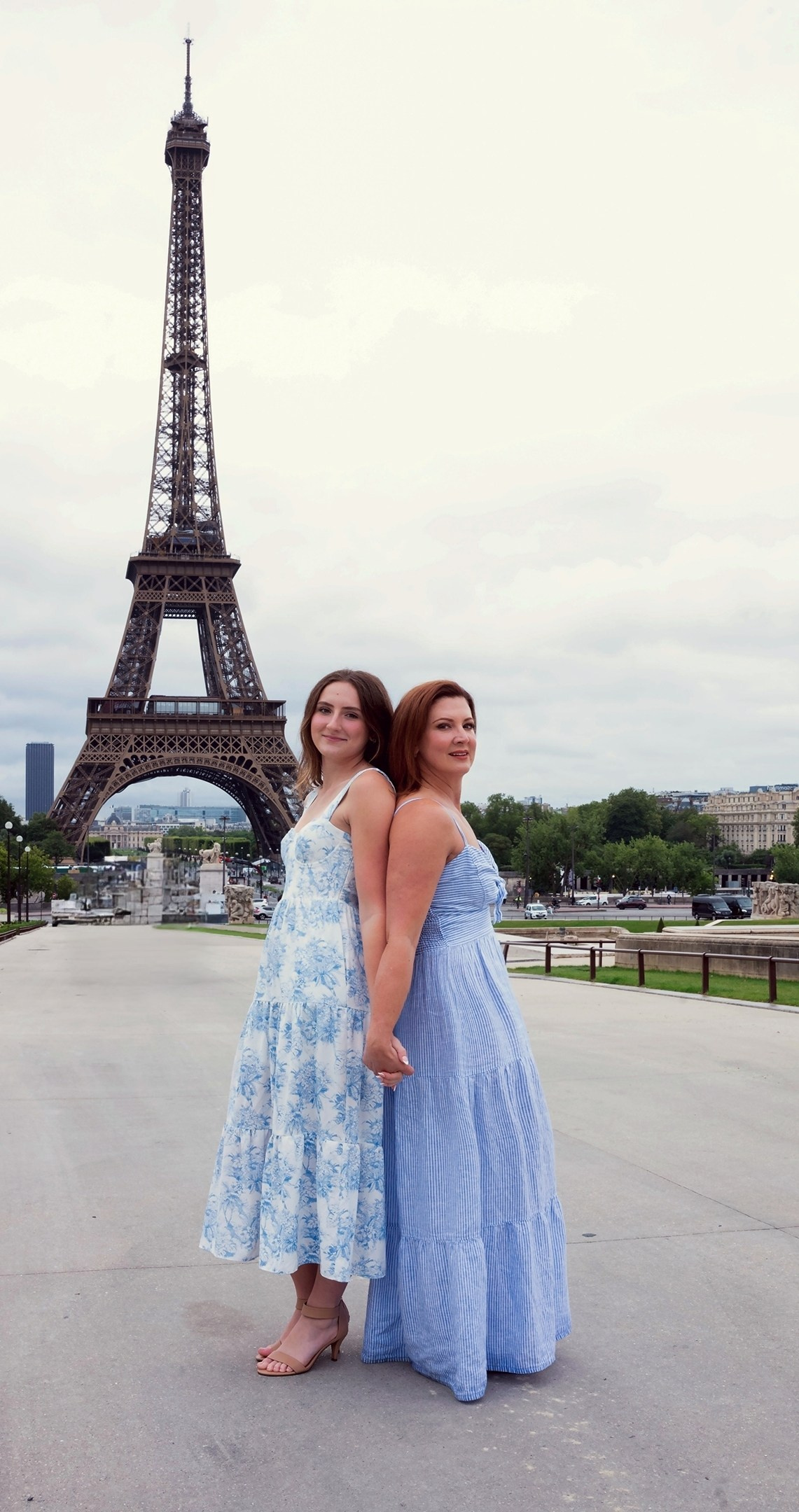 Family photoshoot in Paris. Alina Tagzieva- a photograper in Paris