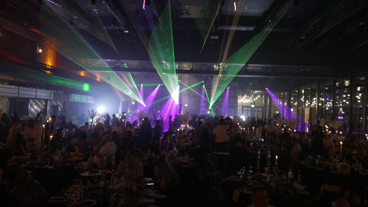 VIA / BASICO. Wedding and events photographers Studio Shalom