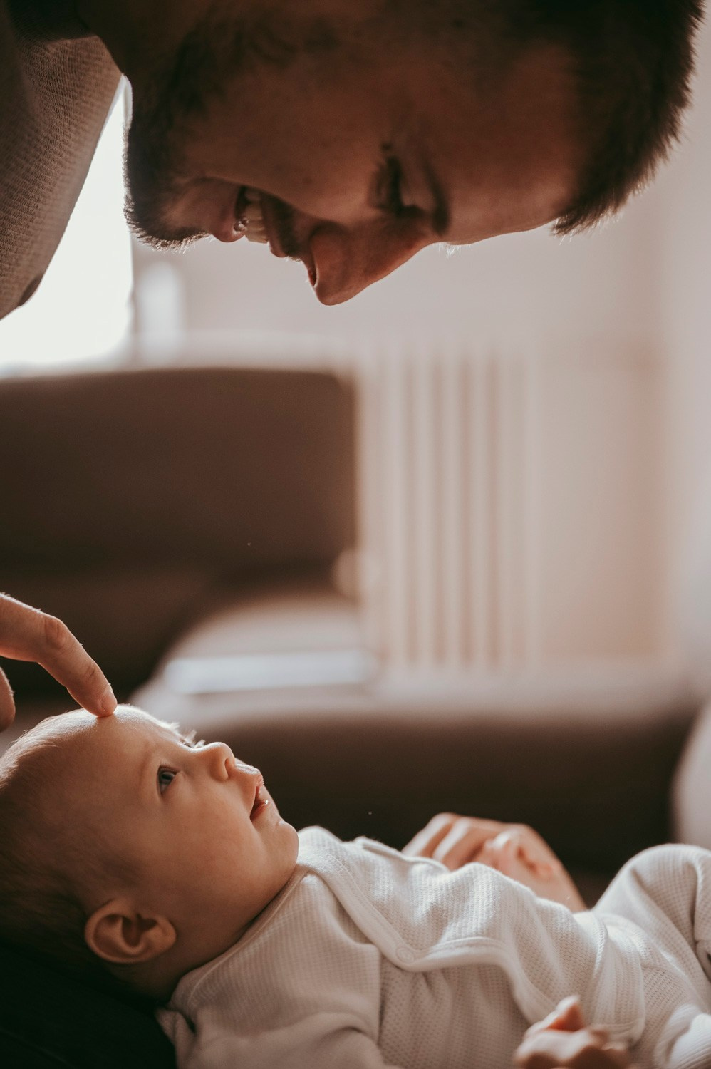 Porodicno fotografisanje sa bebom kod kuce / Ivana Miroslav i Nadica. Deciji i porodicni fotograf u Beogradu Oksana Skendzic