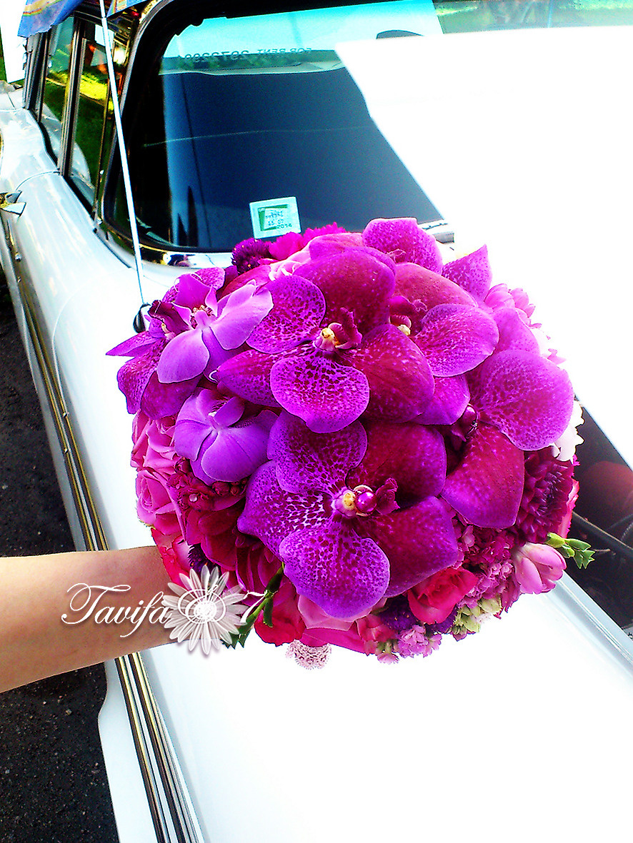 Fuksijas krāsas līgavas pušķis ar orhideju Vanda