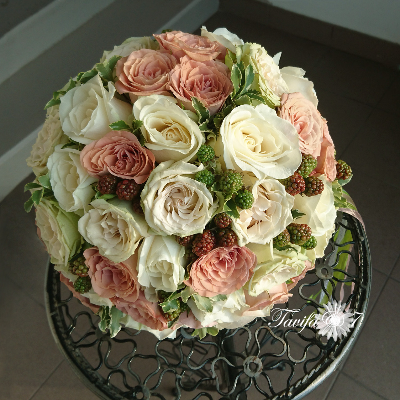 Līgavas pušķis bežā, šokolādes toņos. Event design, decoration, floristry, gift, Irina Novika, Riga, Latvia