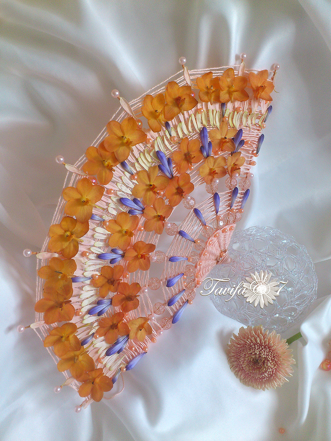 Букет невесты  - веер с оранжевой орхидеей Ванда.  Свадебная флористика. Свадебный декор. Свадьба в Латвии. Флорист Ирина Новика