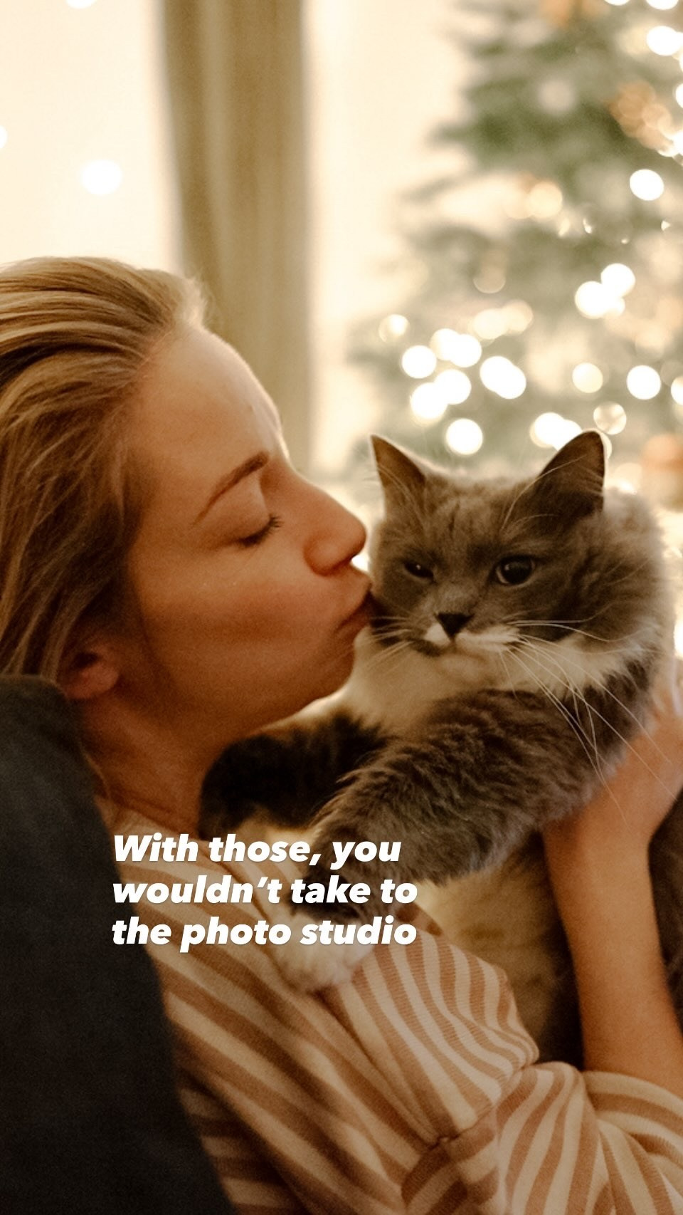 Family Christmas Photoshoot. Professional Photographer Abu Dhabi, Dubai — Yulia Ismoilova | 2025