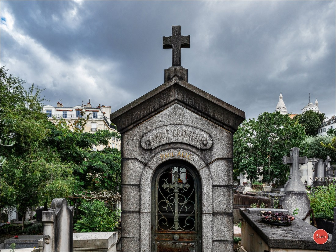Saint-Vensant cemetery in Paris near Montmartre. Photographe à Strasbourg | Portraits, Studio, Enfants, Événements