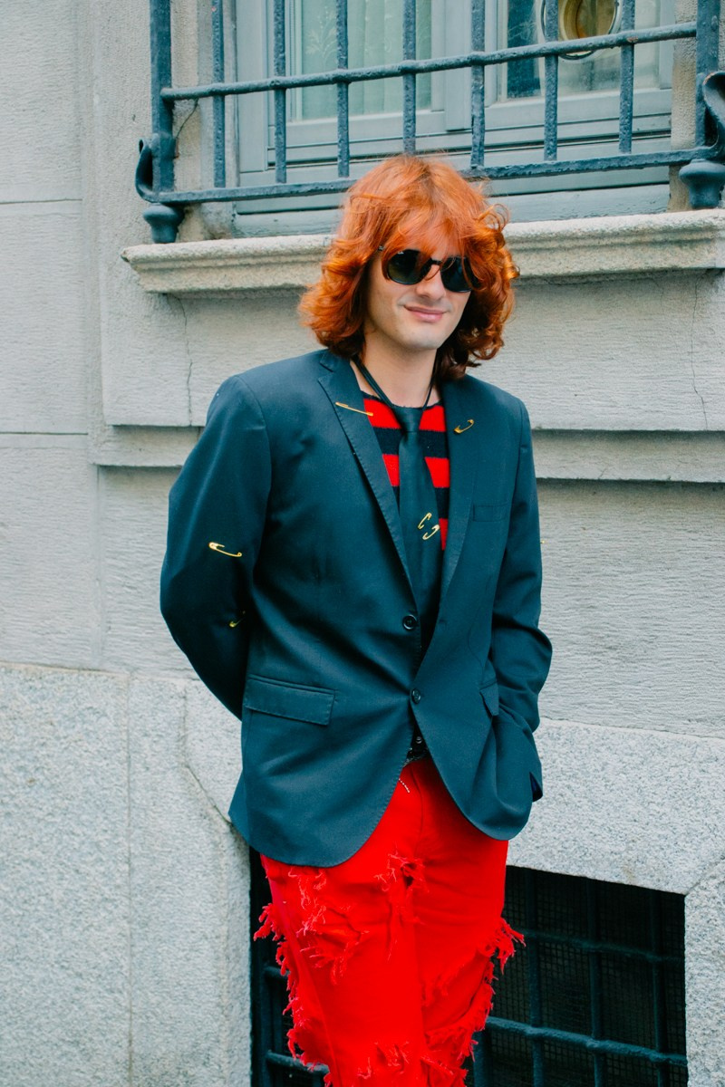 Red skirt. Street style in Milan. Milano Fashion Week
