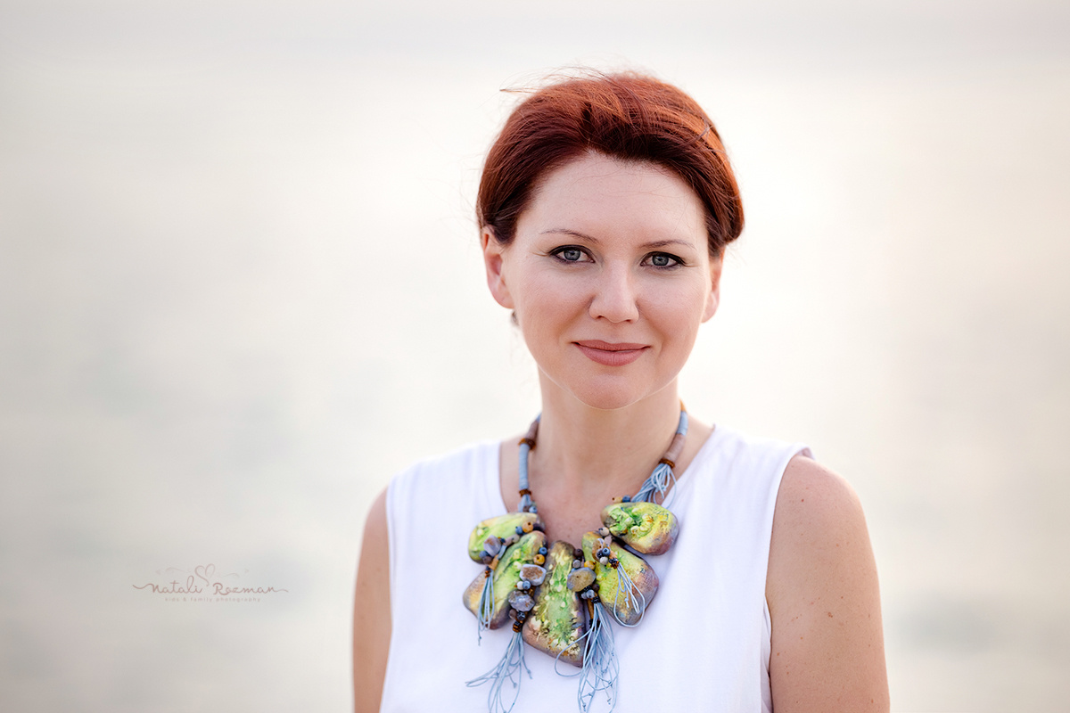 צילומי פורטרט לאנה המהממת בים. נטליה רוזמן צלמת הריון ניובורן ילדים ובוק בת מצווה