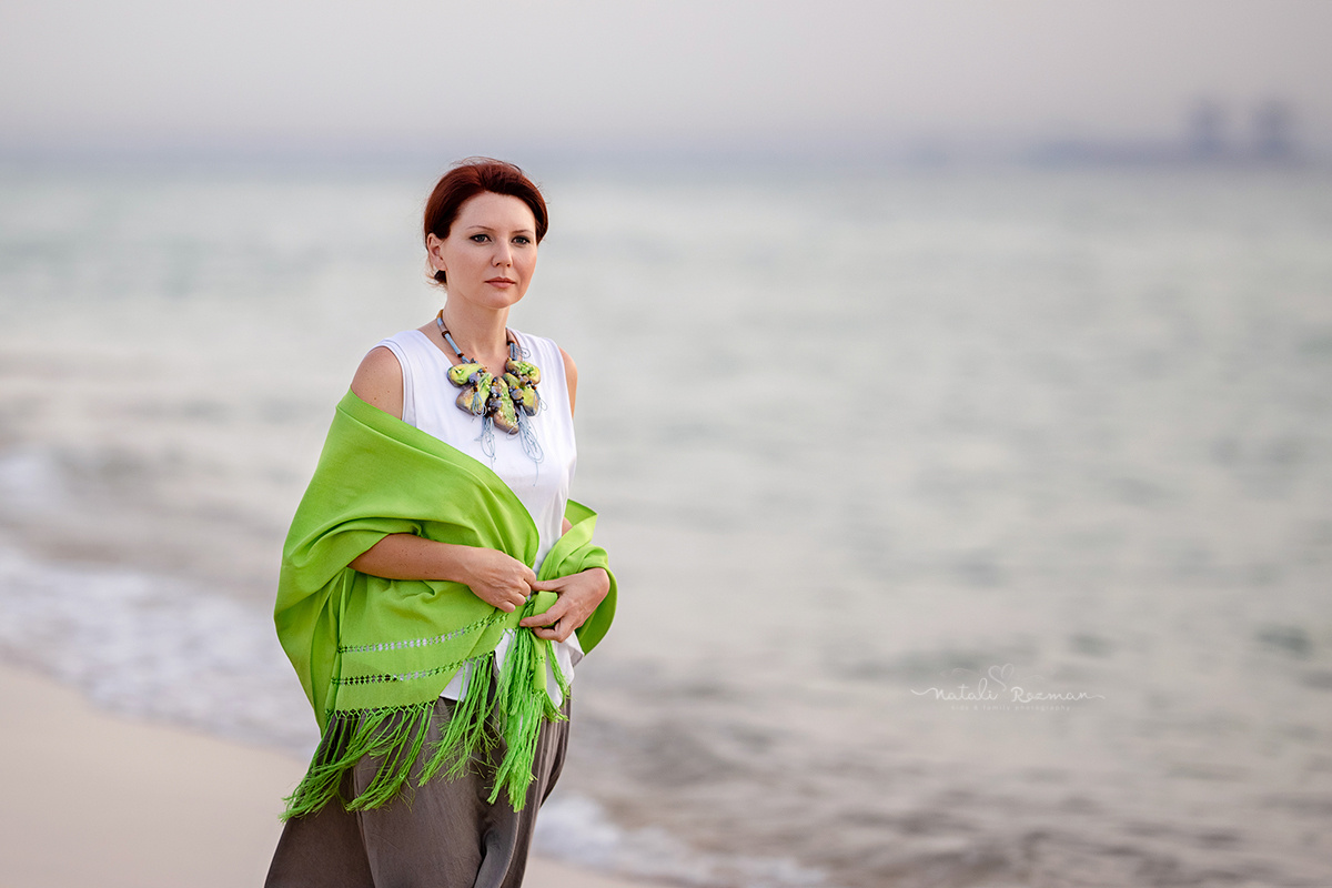 צילומי פורטרט לאנה המהממת בים. נטליה רוזמן צלמת הריון ניובורן ילדים ובוק בת מצווה