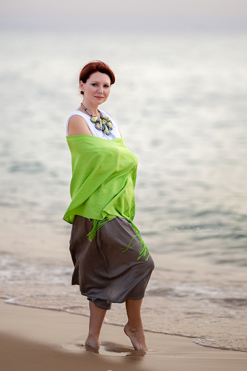 צילומי פורטרט לאנה המהממת בים. נטליה רוזמן צלמת הריון ניובורן ילדים ובוק בת מצווה