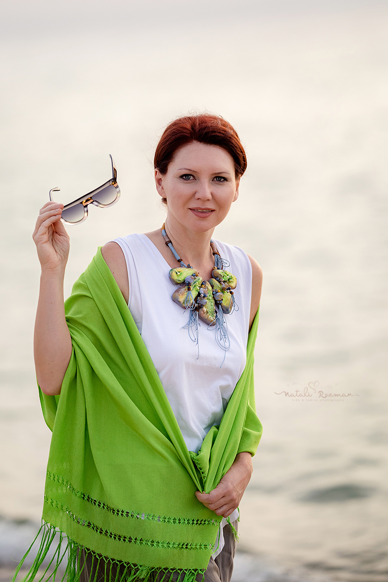 צילומי פורטרט לאנה המהממת בים. נטליה רוזמן צלמת הריון ניובורן ילדים ובוק בת מצווה