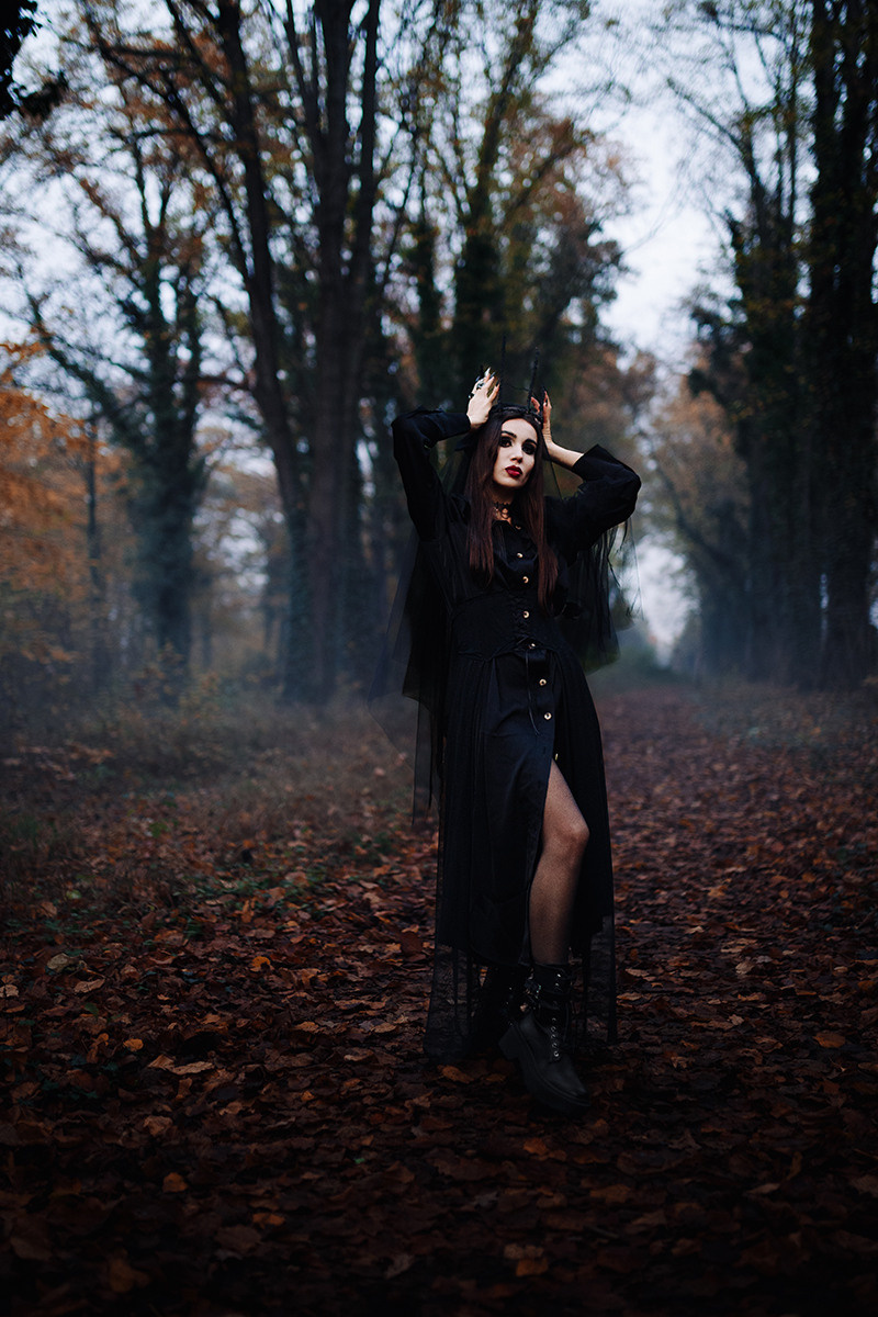 Eugenia Halloween photoshoot. Photographer in Prague for tourists