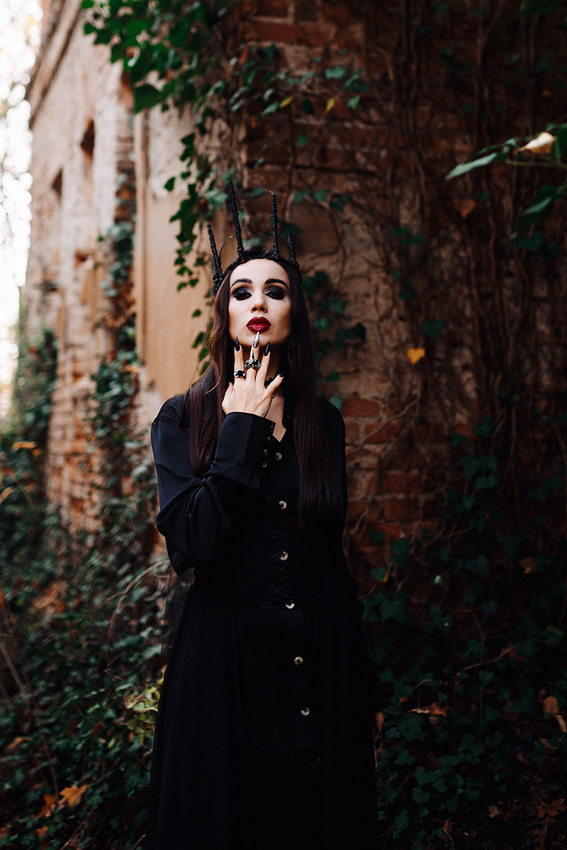 Eugenia Halloween photoshoot. Photographer in Prague for tourists