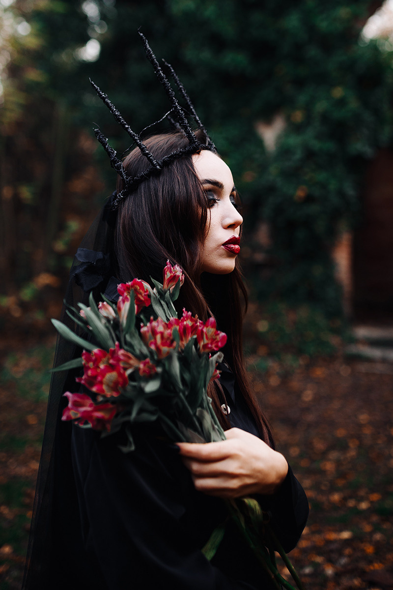 Eugenia Halloween photoshoot. Photographer in Prague for tourists