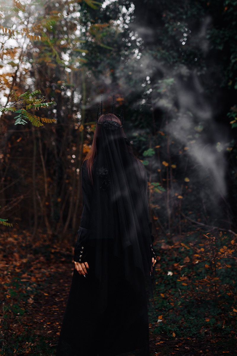 Eugenia Halloween photoshoot. Photographer in Prague for tourists