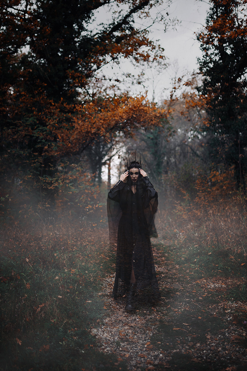 Eugenia Halloween photoshoot. Photographer in Prague for tourists